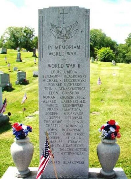 HOLY TRINITY CATHOLIC CEMETERY WORLD WARS MEMORIAL