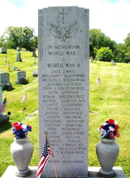 HOLY TRINITY CATHOLIC CEMETERY WORLD WARS MEMORIAL