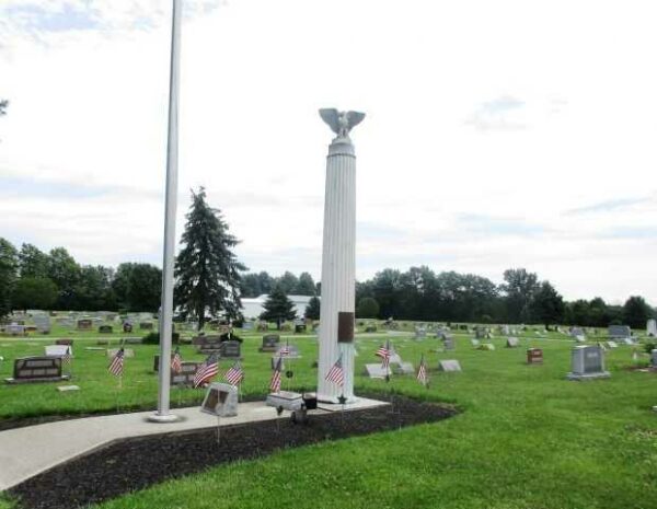 LA RUE WAR VETERANS MEMORIAL COLUMN