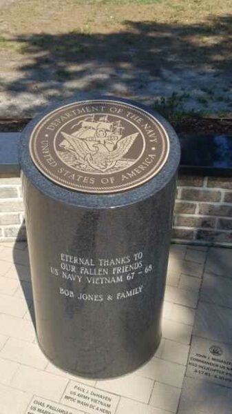 HONOR AMERICA’S VETERANS MEMORIAL BOLLARD C