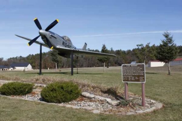 P-51D MUSTANG WAR MEMORIAL