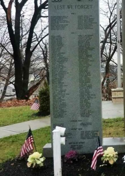 TO THE MEMORY OF THOSE WHO SERVED MEMORIAL HONOR ROLL STONE