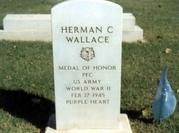 HERMAN C WALLACE MEDAL OF HONOR MEMORIAL GRAVE STONE