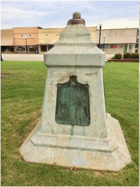 ASHLEY COUNTY WORLD WAR MEMORIAL