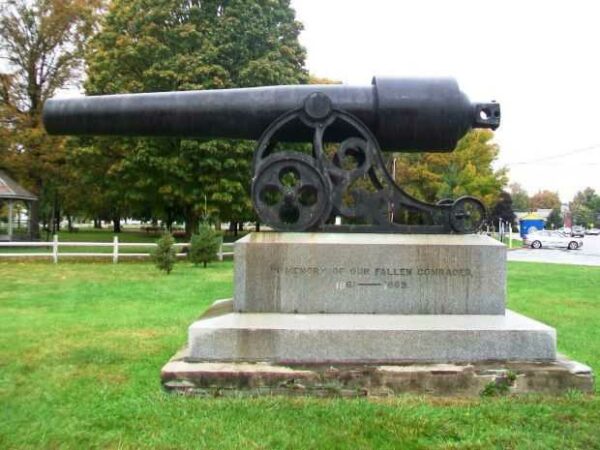 FAIR HAVEN CIVIL WAR MEMORIAL CANNON
