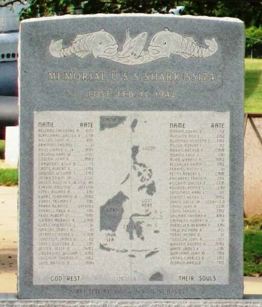 MEMORIAL U.S.S. SHARK (SS174) TORPEDO STONE