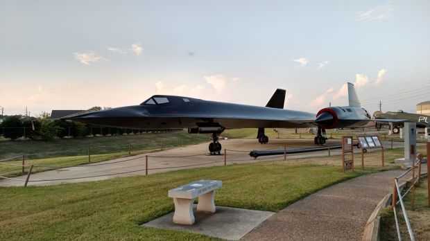 LOCKHEED SR-71A “BLACKBIRD” MEMORIAL AIRPLANE