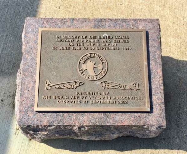 BERLIN AIRLIFT MEMORIAL PLAQUE