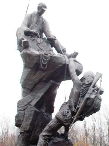 MILITARY MOUNTAINEERS MEMORIAL STATUES