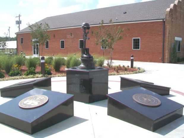 COLLINSVILLE ARMED FORCES MEMORIAL