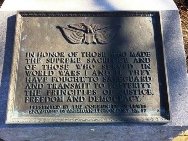 LEWES WORLD WARS I AND II MEMORIAL PLAQUE
