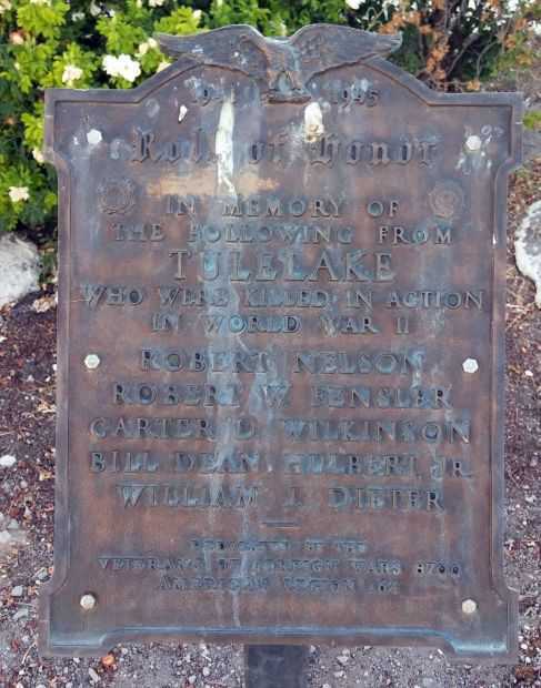 TULELAKE WORLD WAR II ROLL OF HONOR MEMORIAL PLAQUE
