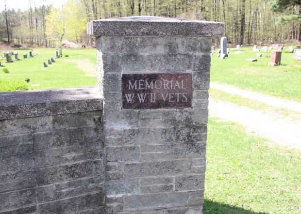 MEMORIAL W.W. II VETS GATE LEFT SIDE