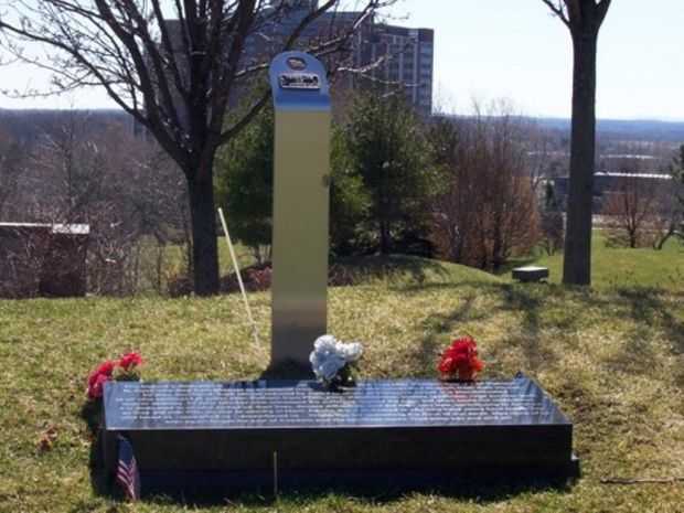 GREATER ROCHESTER VIETNAM VETERANS MEMORIAL VETERANS OF AMERICA BOLLARD