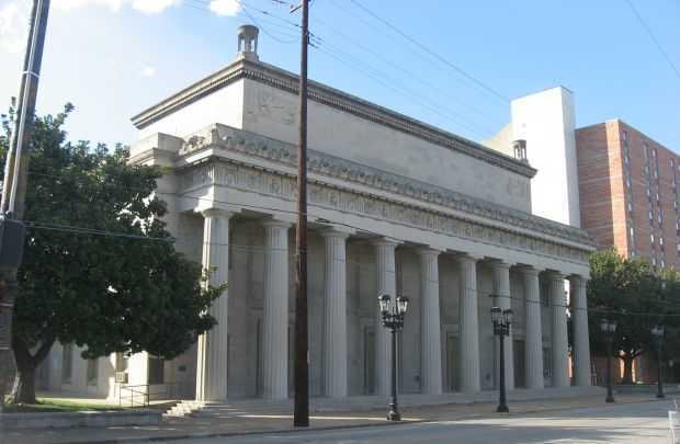 LOUISVILLE WAR MEMORIAL AUDITORIUM