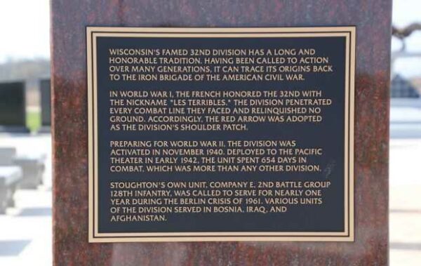 RED ARROW DIVISION WAR MEMORIAL PILLAR PLAQUE