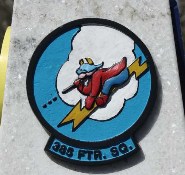 385 FTR. SQ. WAR MEMORIAL MEDALLION