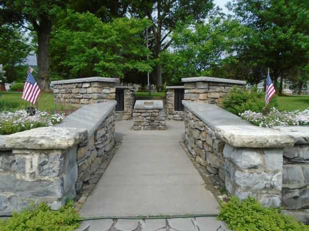 WILLIAMSTOWN WAR VETERANS MEMORIAL