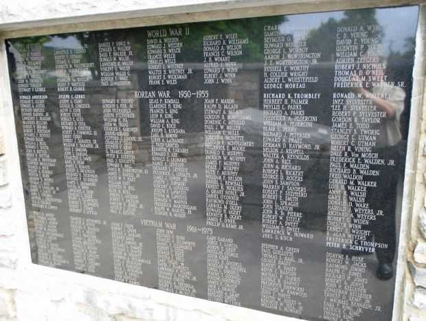 WILLIAMSTOWN WAR VETERANS MEMORIAL PLAQUE F