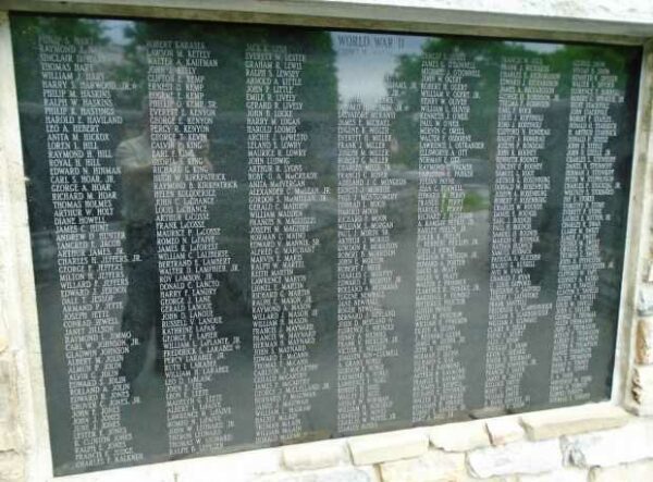 WILLIAMSTOWN WAR VETERANS MEMORIAL PLAQUE E