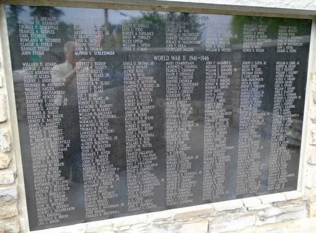 WILLIAMSTOWN WAR VETERANS MEMORIAL PLAQUE D