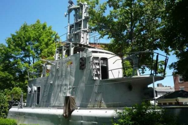 SHIPYARD MALL WAR MEMORIAL CONNING TOWER