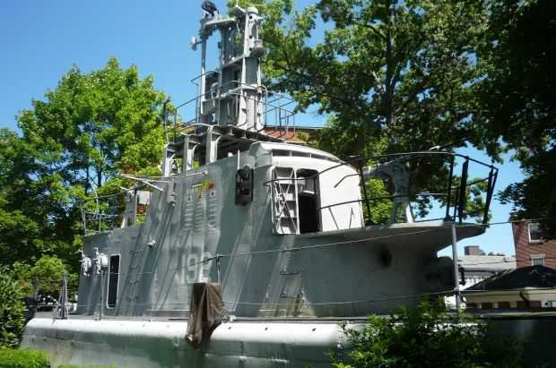 SHIPYARD MALL WAR MEMORIAL CONNING TOWER