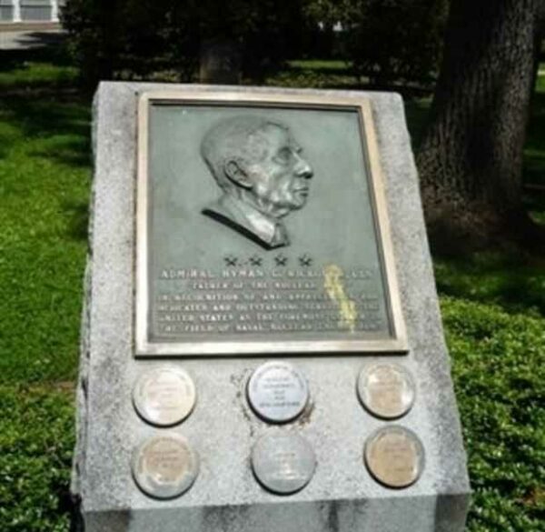 SHIPYARD MALL WAR MEMORIAL PLAQUE B