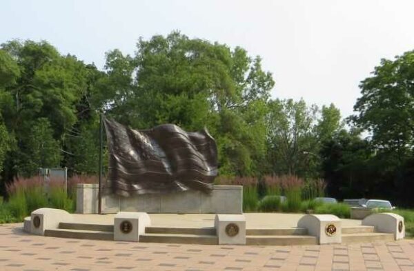 WAUKEGAN BRONZ FLAG MEMORIAL