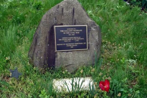 STATEN ISLAND TRINITY CHURCH CEMETERY G.A.R. WAR MEMORIAL