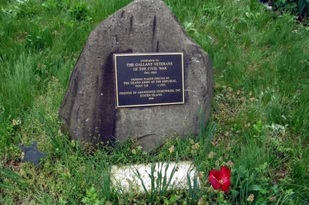 STATEN ISLAND TRINITY CHURCH CEMETERY G.A.R. WAR MEMORIAL