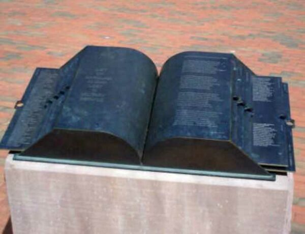 UNIVERSITY OF NORTH CAROLINA LIST OF NAMES MEMORIAL