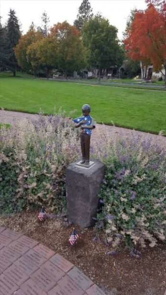 BEND VETERANS PEACE MEMORIAL STATUE