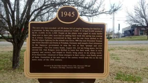 OAK RIDGE 1945 WAR MEMORIAL MARKER