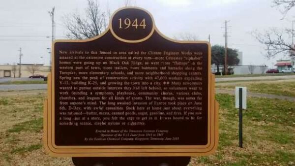 OAK RIDE 1944 WAR MEMORIAL MARKER