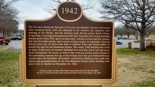 OAK RIDGE 1942 WAR MEMORIAL MARKER