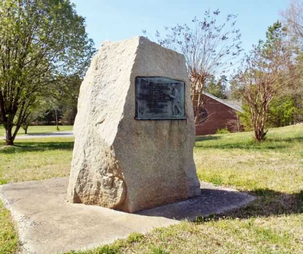 GASTON COUNTY WORLD WAR SOLDIERS AND SAILORS MEMORIAL