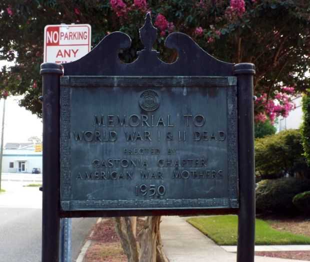 GASTONIA WORLD WAR I & II WAR DEAD MEMORIAL