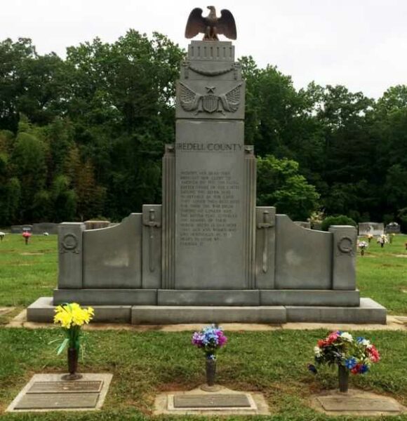 IREDELL COUNTY WAR DEAD MEMORIAL