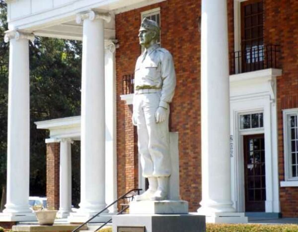 MAJOR GENERAL WILLIAM C. LEE WAR MEMORIAL
