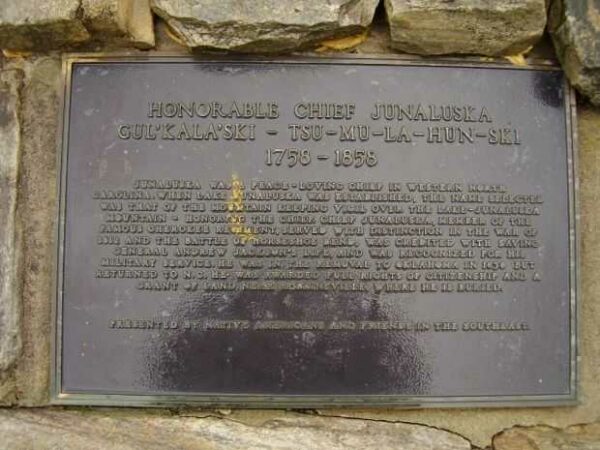 HONORABLE CHIEF JUNALUSKA WAR MEMORIAL PLAQUE