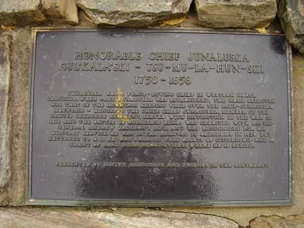 HONORABLE CHIEF JUNALUSKA WAR MEMORIAL PLAQUE