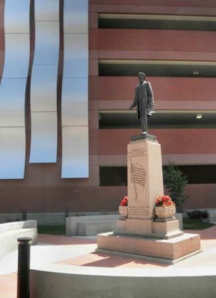 ABRAHAM LINCOLN SCULPTURE