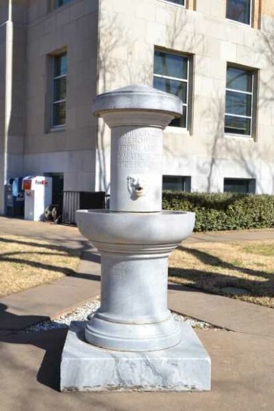EASTLAND COUNTY WORLD WAR I MEMORIAL DRINKING FOUNTAIN