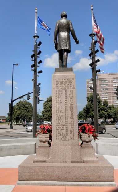 ABRAHAM LINCOLN SCULPTURE BACK