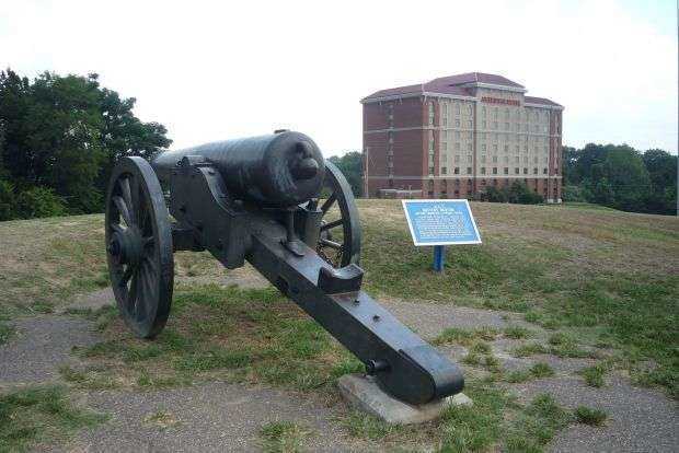 BATTERY BENTON WAR MEMORIAL CANNON