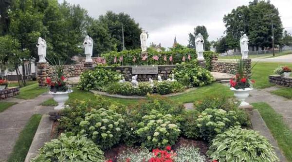 HOLDINGFORD SOLDIERS SHRINE OF WORLD WAR II MEMORIAL