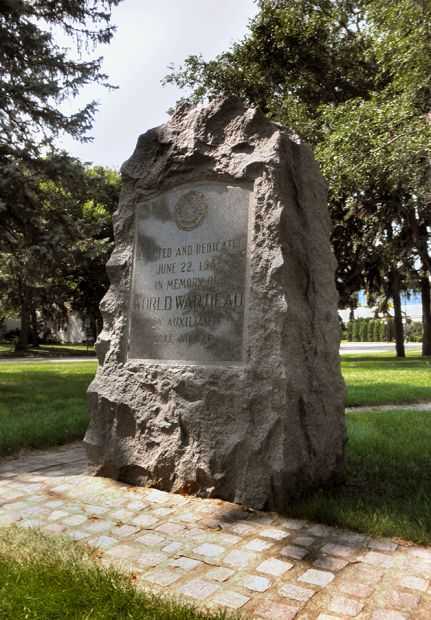 EASTMAN PARK WORLD WAR DEAD MEMORIAL