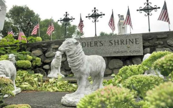 HOLDINGFORD SOLDIERS SHRINE OF WORLD WAR II MEMORIAL CROSSES