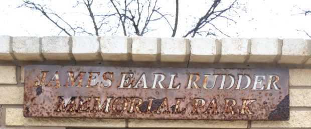 JAMES EARL RUDDER MEMORIAL PARK PLAQUE